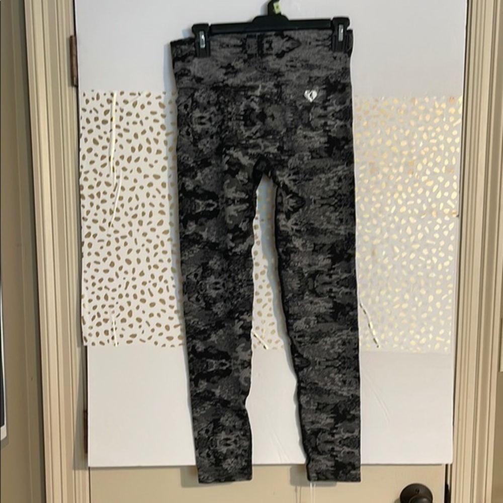 New with Tags Women’s Best Leggings size XL